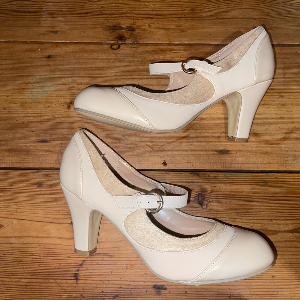 JOURNEE COLLECTION WOMENS WIDE WIDTH ROUND TOE BLOCK HEEL MARY JANE PUMPS